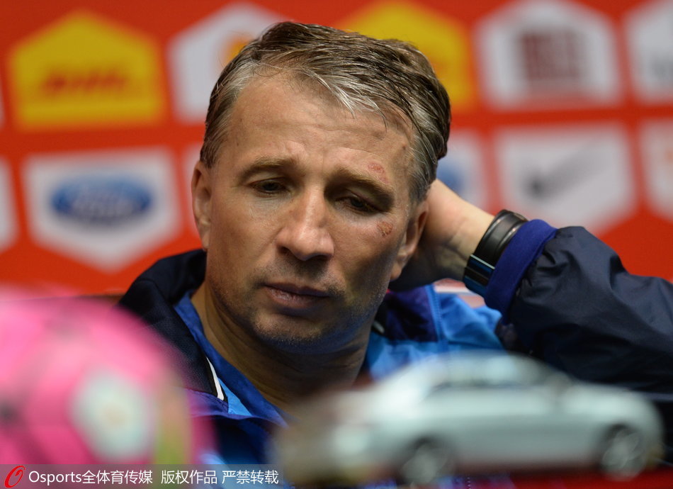 真人体育官网-赛后塞维利亚调整名单以备亚冠，绝杀压哨环节打磨，质疑声仍在，更衣室氛围转暖