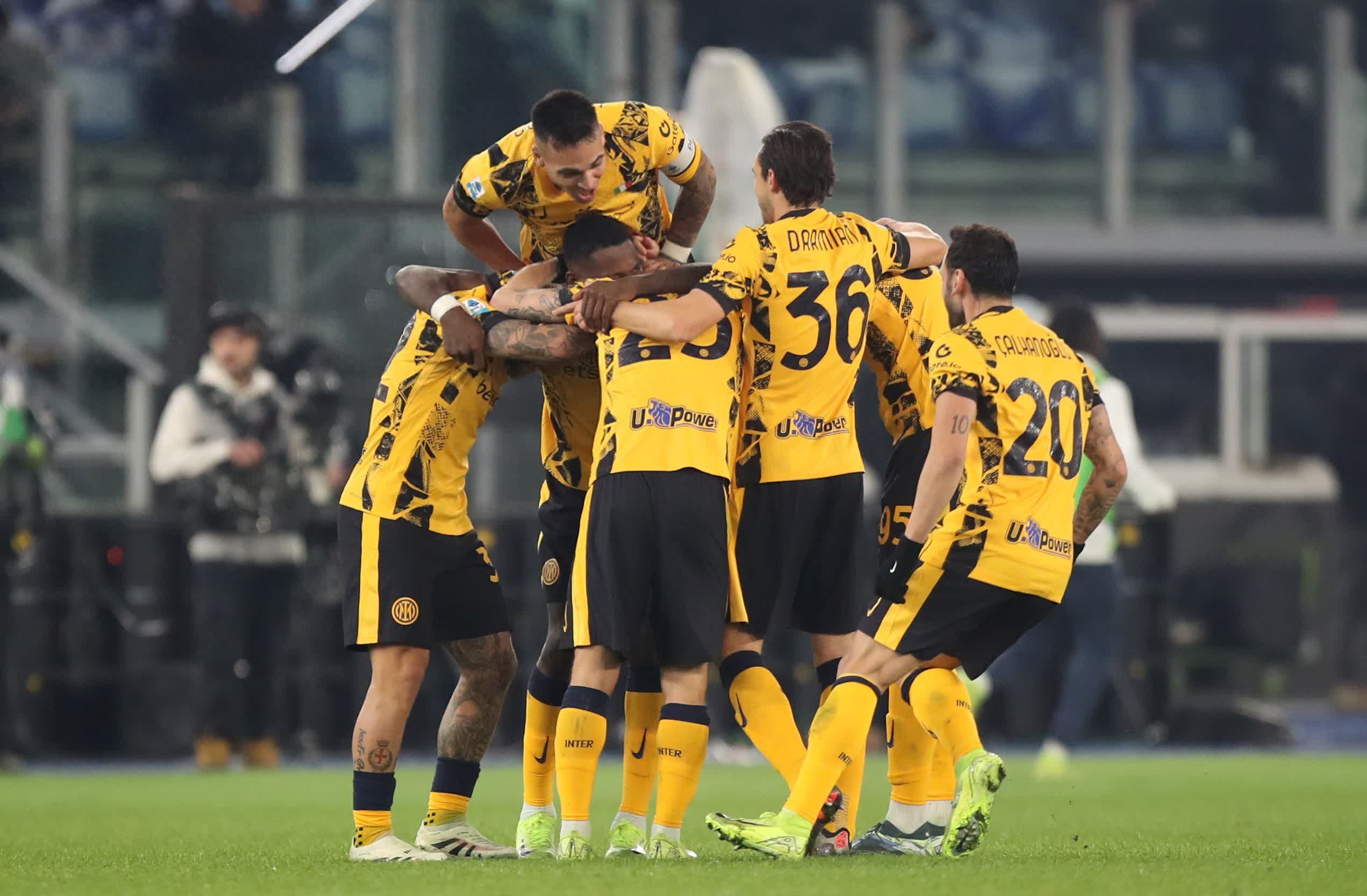 国际米兰训练开放日，清晨绝杀压哨引欢呼，西甲在即，团队化学反应显著